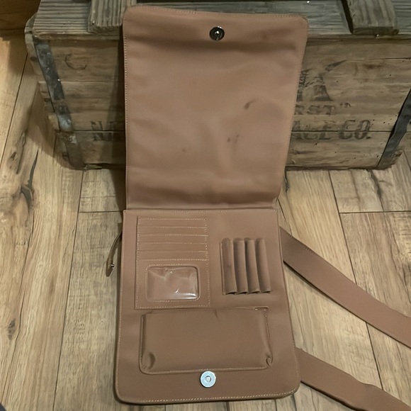 Vintage Fossil Messenger Crossbody - Picture 5 of 12